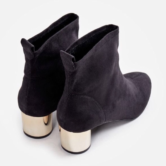JustFab Shoes - 🔥CLEARANCE🔥Beautiful Black Suede JustFab Booties